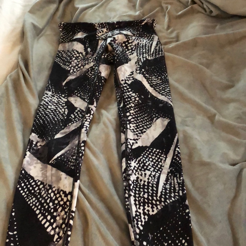 Lululemon full length pants black and white